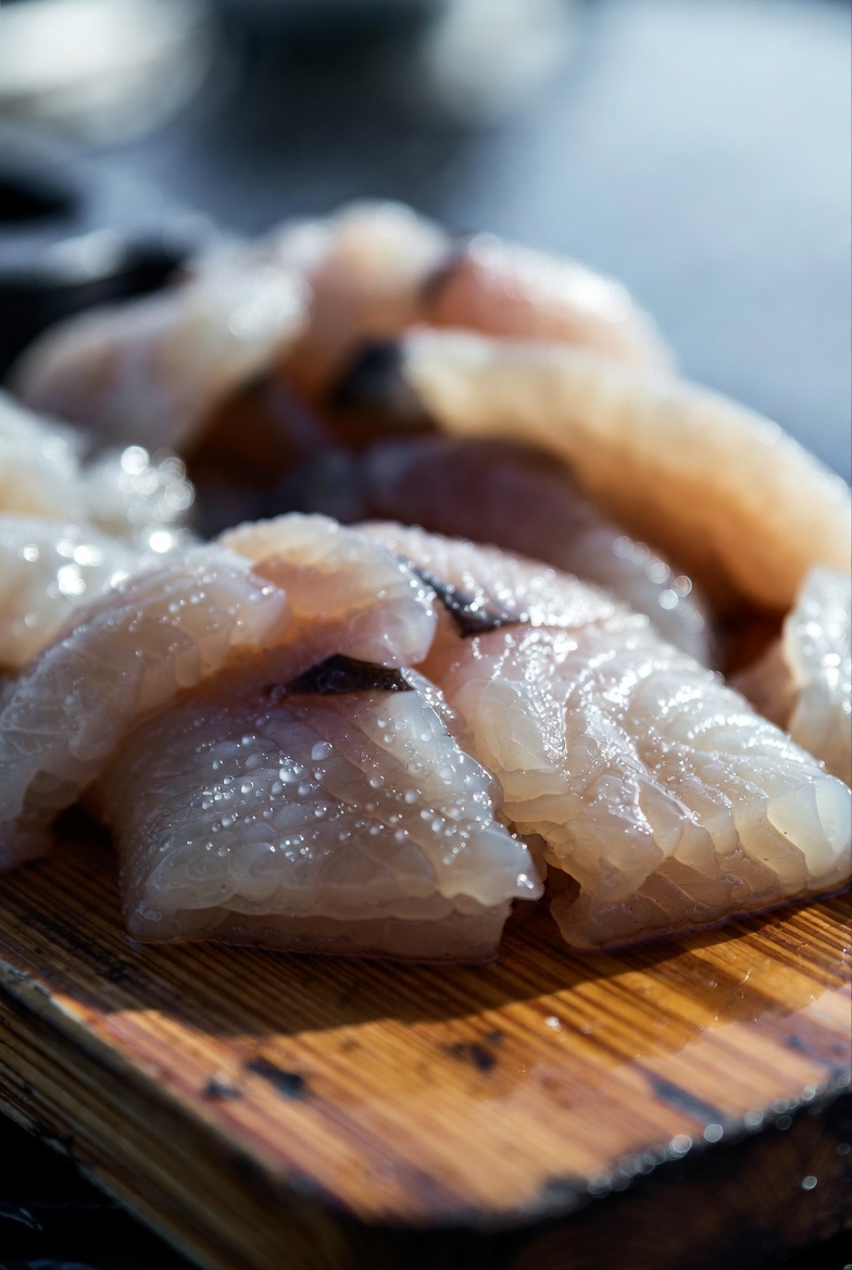 Kokotxas de merluza fresca del Cant&aacute;brico, materia prima para la receta aut&eacute;ntica vasca