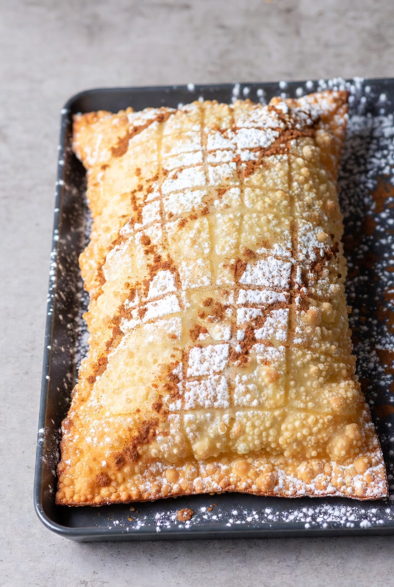 Pastela marroqu&iacute;-hispana horneada y decorada con az&uacute;car y canela.